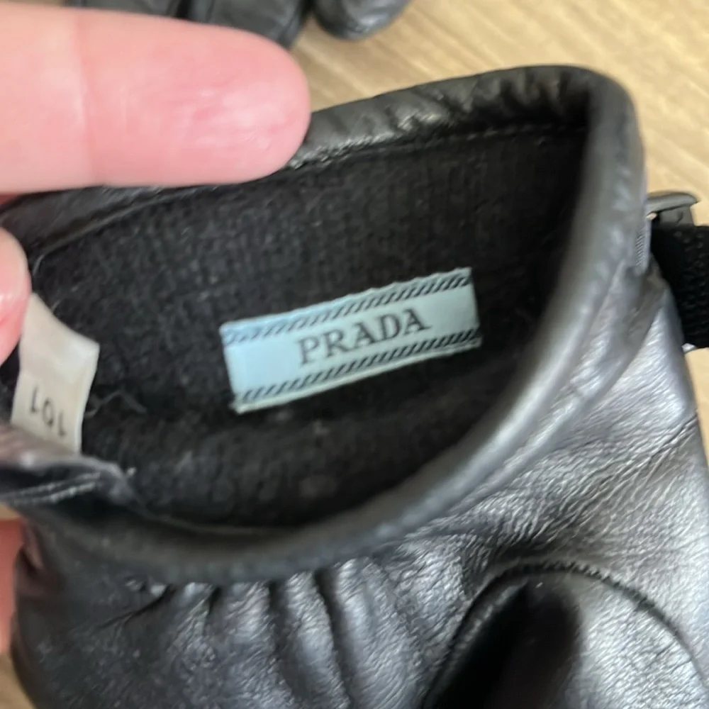Prada Quilted Engraved Silver Logo Buckle Cashmere Lined 7.5 Gloves - Picture 9 of 12